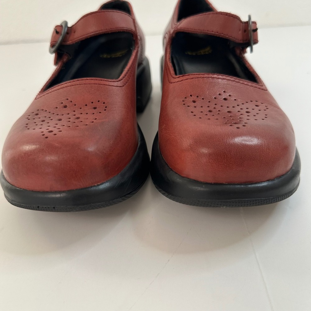 Dansko Mary Jane Chunky Platform Rounded Toe Shoes Red Leather Perforated Buckle - Picture 12 of 15